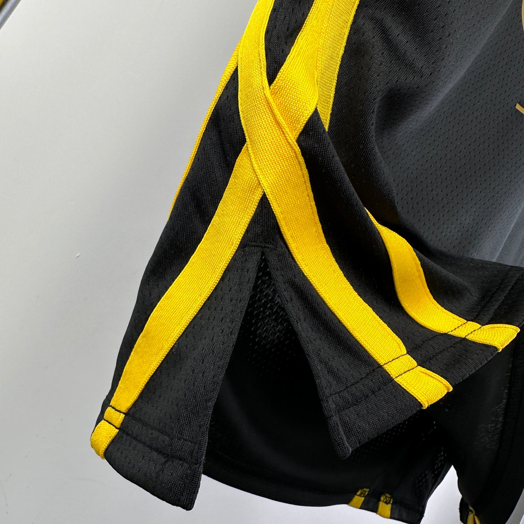 Regata NBA Golden State Warriors Stephen Curry Nike Preta 2023/24 Swingman Jersey - City Edition - Masculina