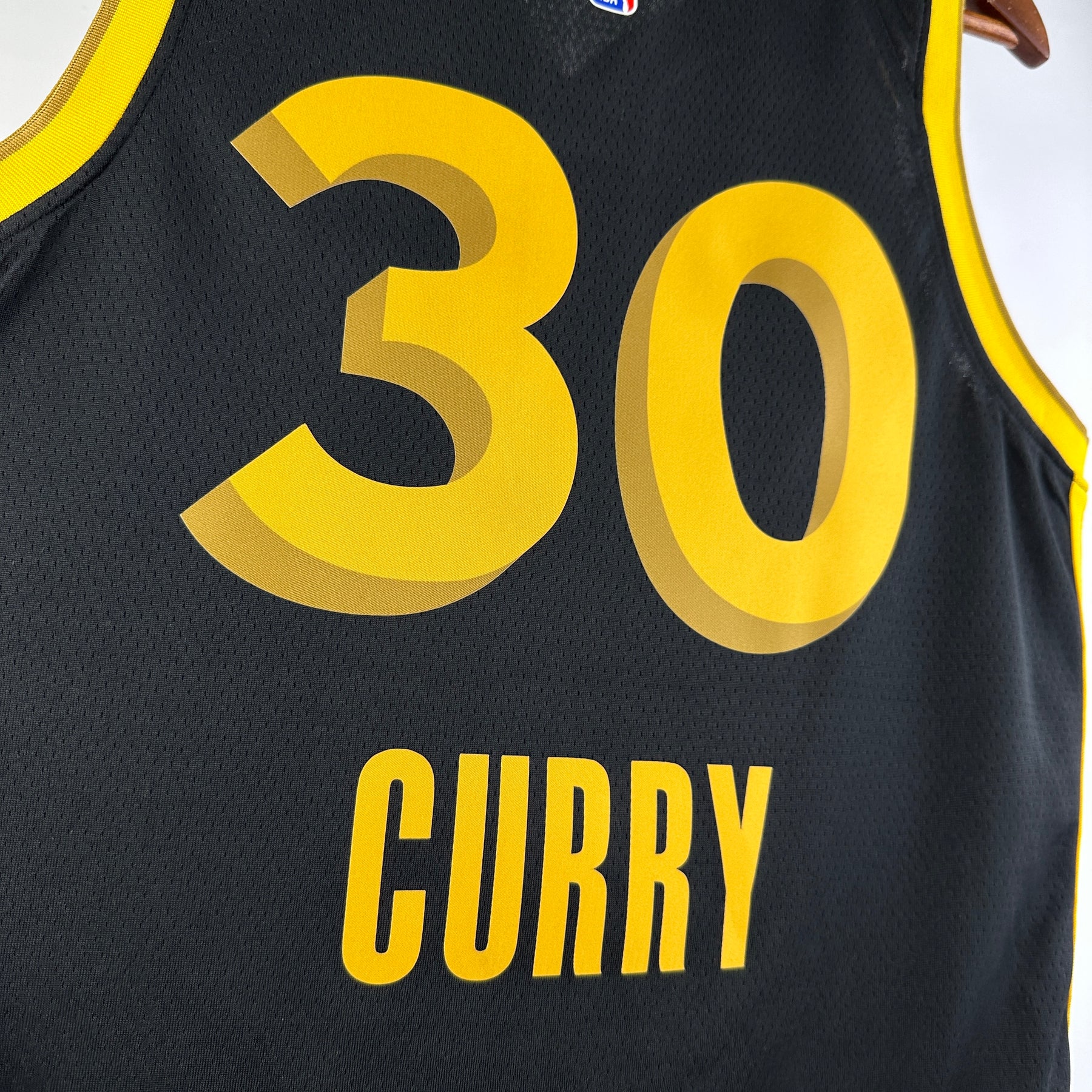 Regata NBA Golden State Warriors Stephen Curry Nike Preta 2023/24 Swingman Jersey - City Edition - Masculina