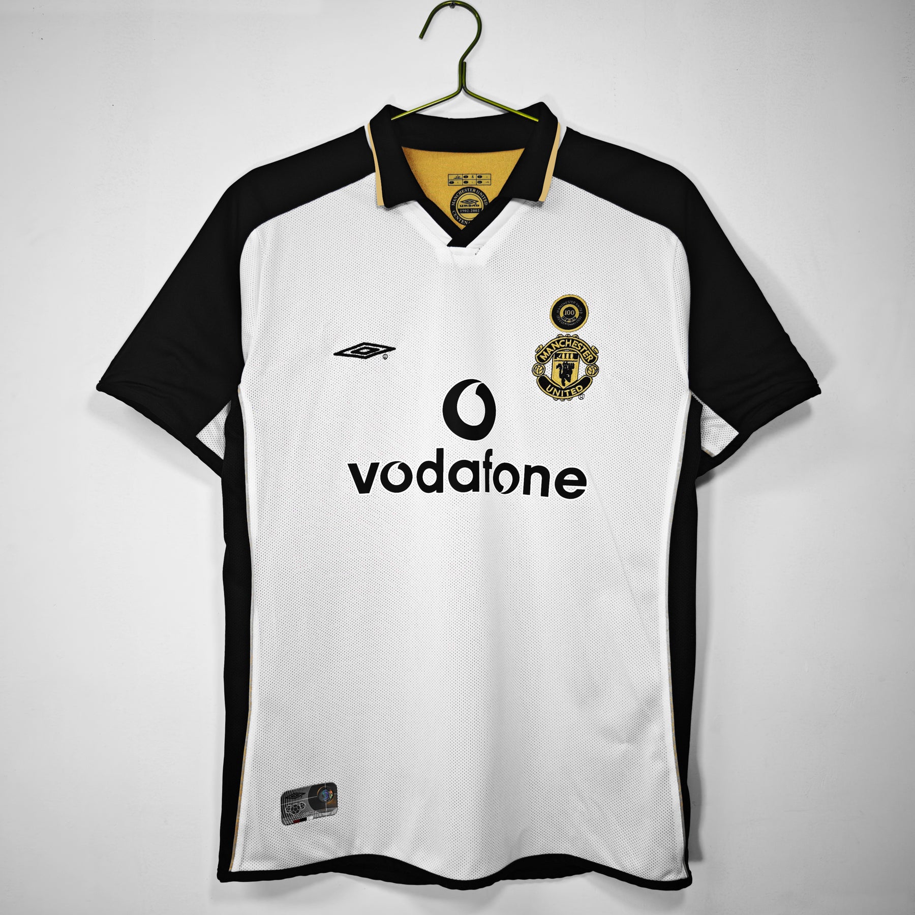 Camisa Manchester United 2001/02 Dupla face Edição 100 anos - Versão Retrô Masculina - Dourado e Branco