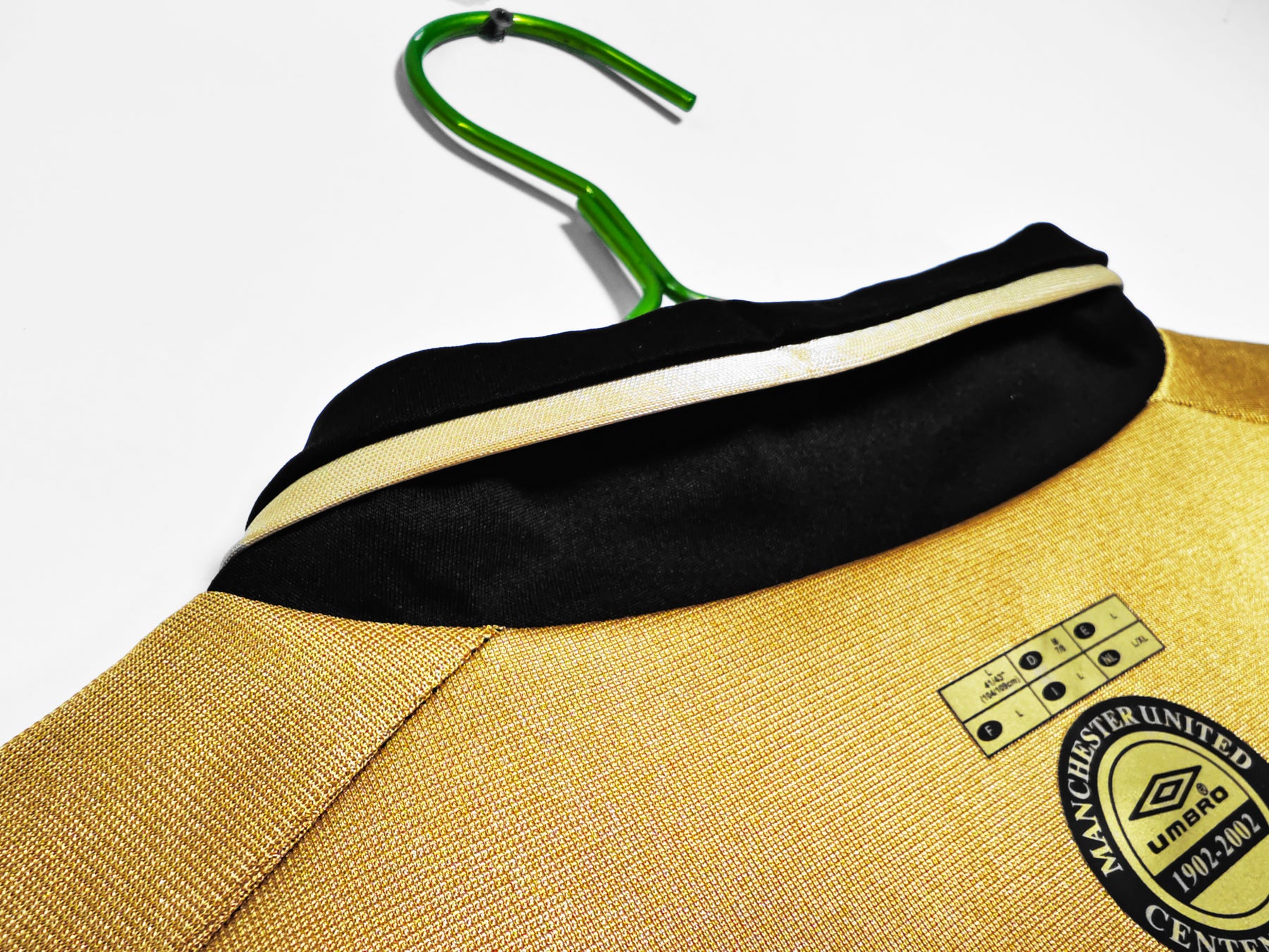 Camisa Manchester United 2001/02 Dupla face Edição 100 anos - Versão Retrô Masculina - Dourado e Branco