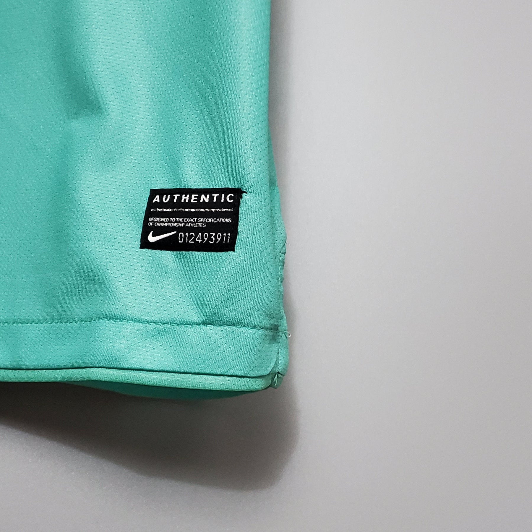 Camisa Retrô Barcelona Away 10/11 - Verde Água | Edição Icônica e Memorável