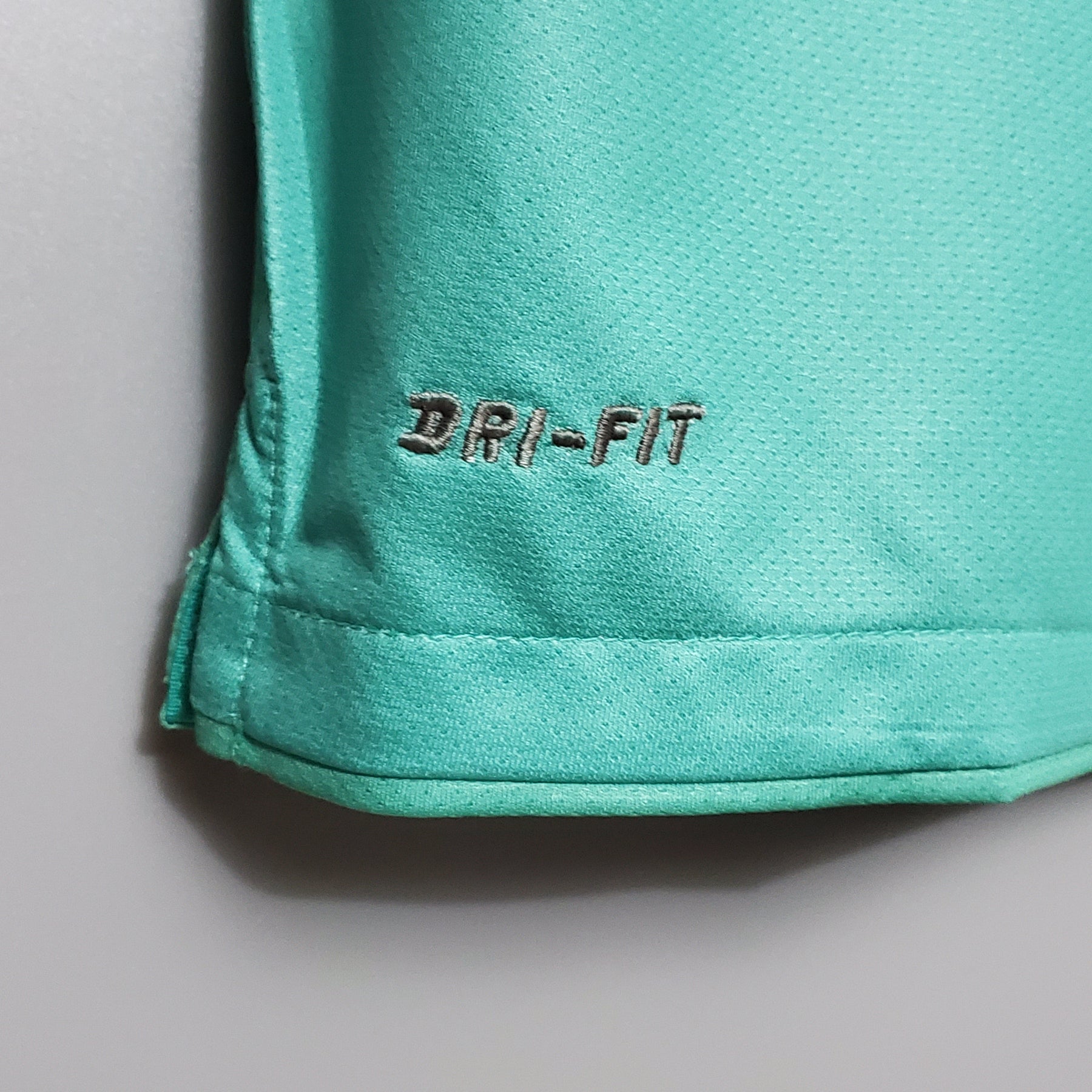 Camisa Retrô Barcelona Away 10/11 - Verde Água | Edição Icônica e Memorável