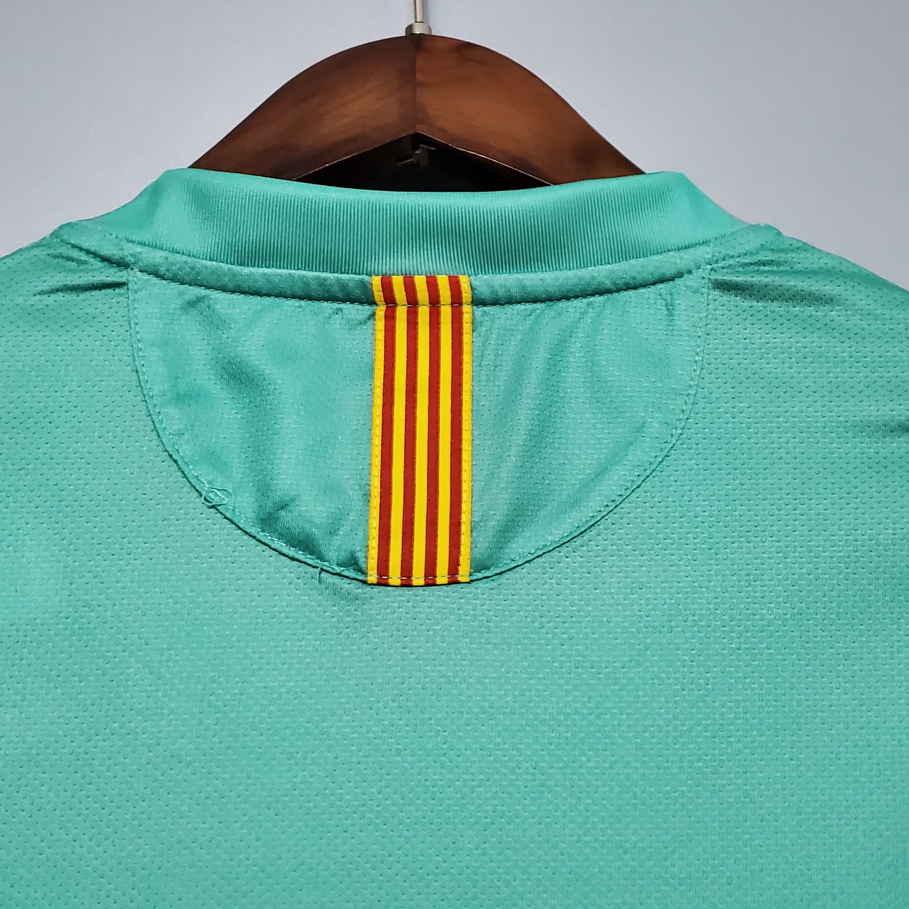 Camisa Retrô Barcelona Away 10/11 - Verde Água | Edição Icônica e Memorável