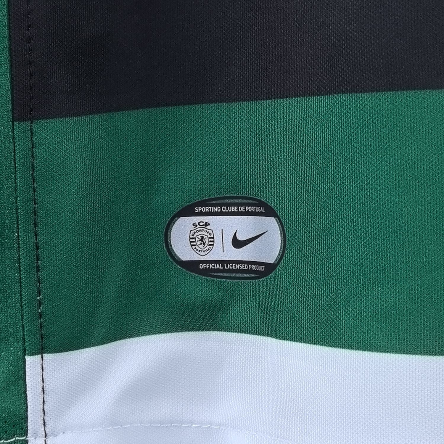 Camisa Sporting Lisboa I 24/25 - Torcedor Nike Masculina - Preta com detalhes em verde e branco