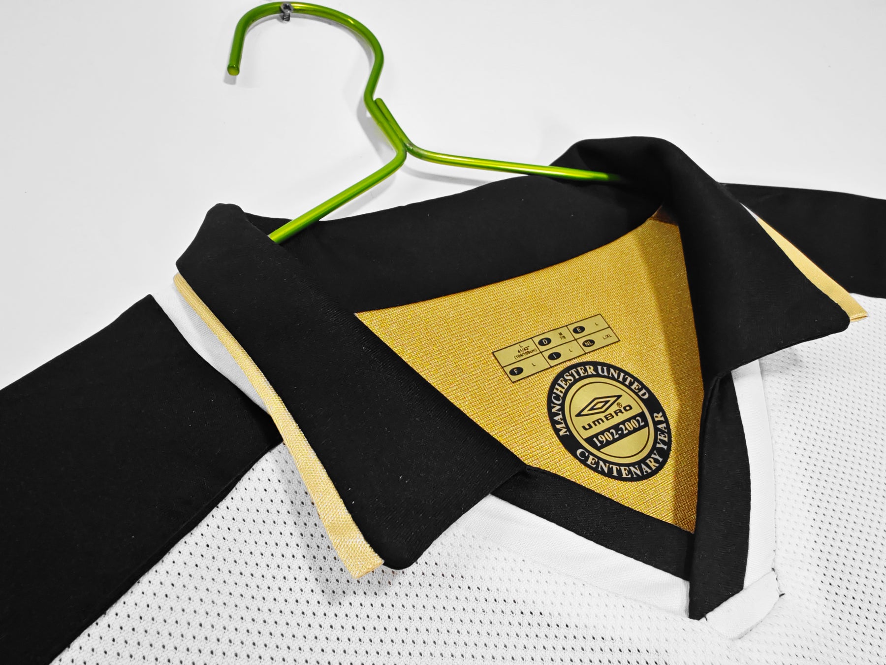Camisa Manchester United 2001/02 Dupla face Edição 100 anos - Versão Retrô Masculina - Dourado e Branco
