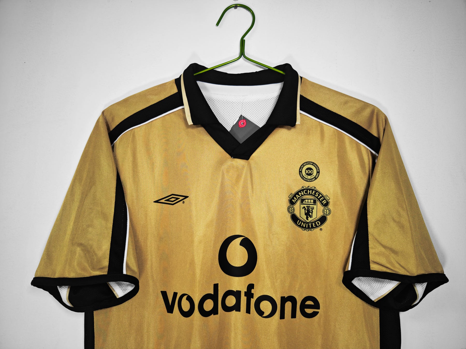 Camisa Manchester United 2001/02 Dupla face Edição 100 anos - Versão Retrô Masculina - Dourado e Branco