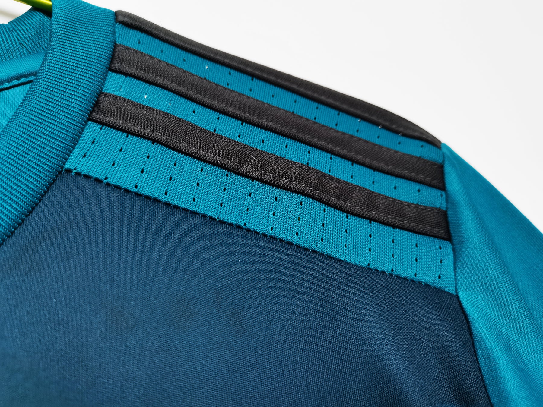 Camisa Real Madrid 2017/18 - Versão Retrô Masculino - Azul