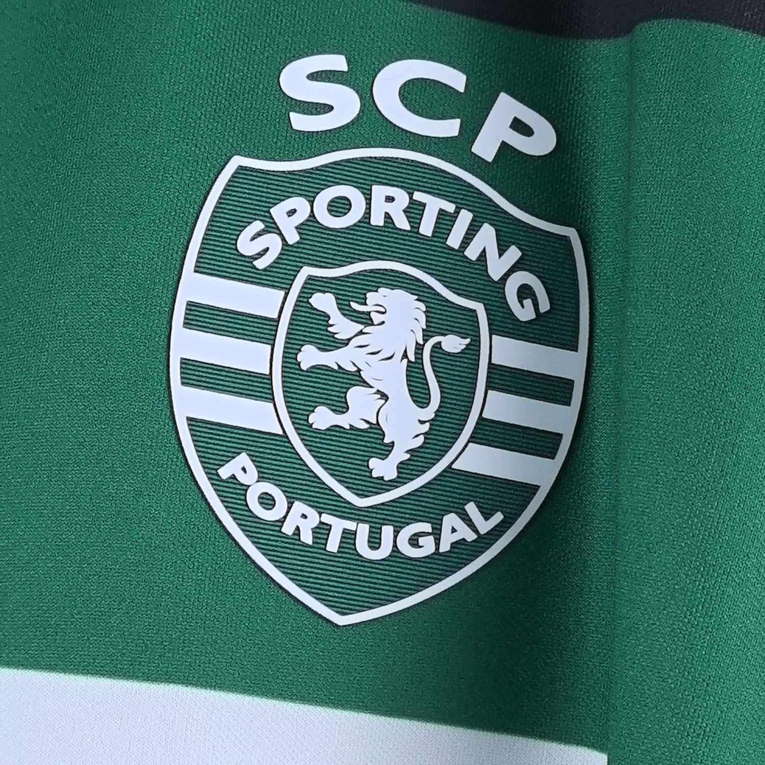 Camisa Sporting Lisboa I 24/25 - Torcedor Nike Masculina - Preta com detalhes em verde e branco