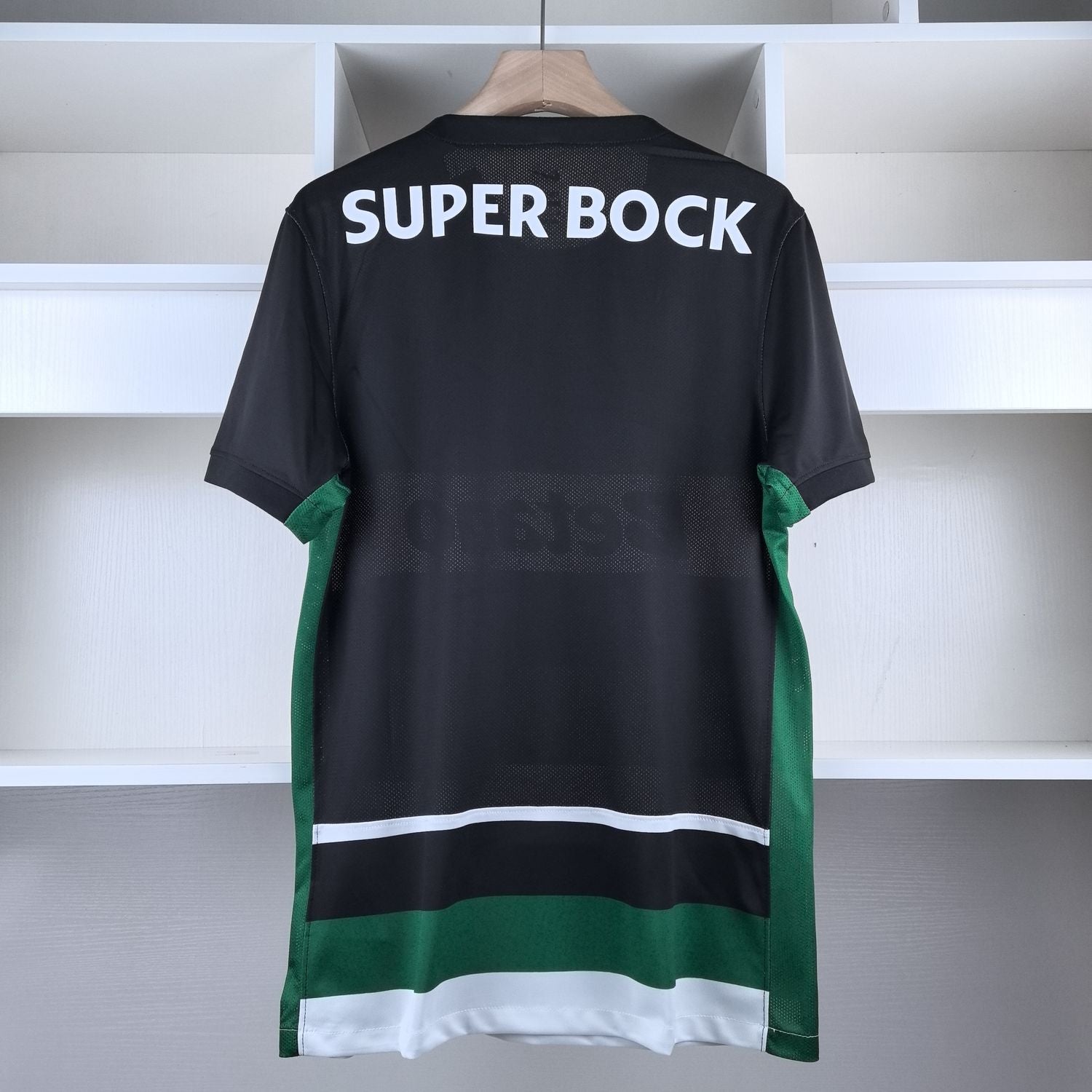 Camisa Sporting Lisboa I 24/25 - Torcedor Nike Masculina - Preta com detalhes em verde e branco