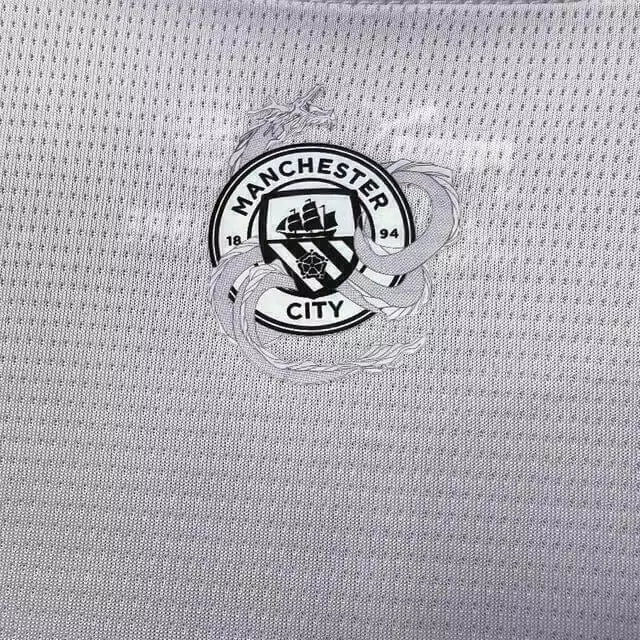 Camisa Manchester City Edição Especial Ano Chinês 23/24 - Masculino Torcedor - Branco