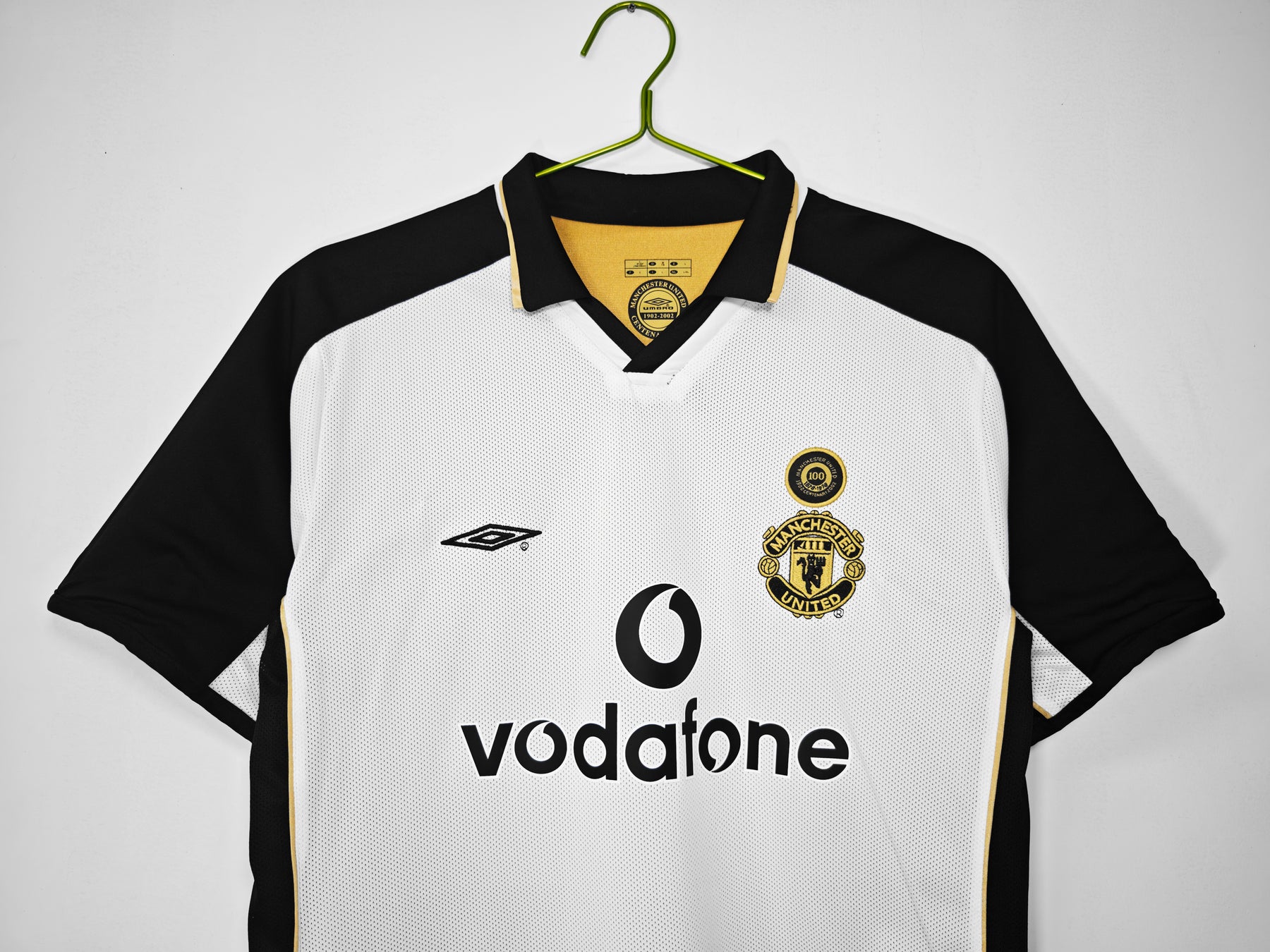 Camisa Manchester United 2001/02 Dupla face Edição 100 anos - Versão Retrô Masculina - Dourado e Branco
