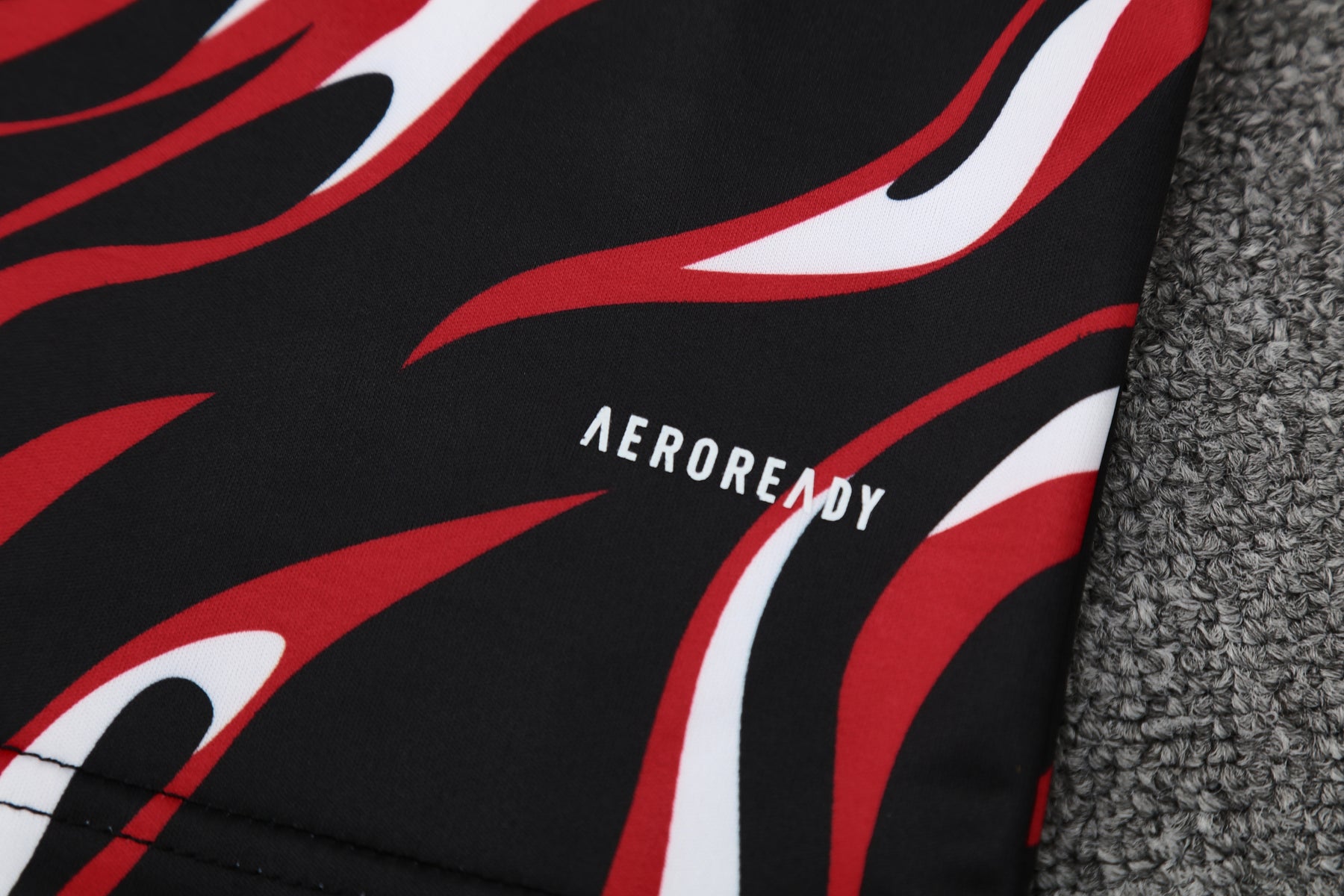 Kit Treino Manchester United 25/26 Masculino - Adidas Vermelho e Preto | Design em Chamas