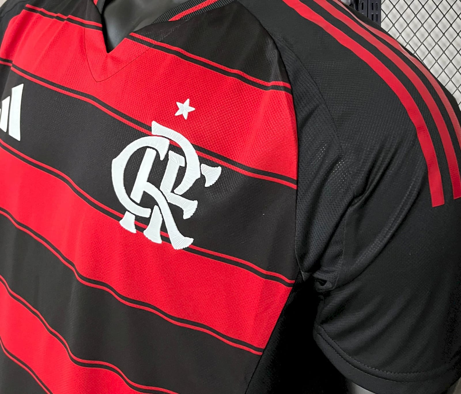 Camisa do Flamengo l 25/26 S/n° Versão jogador Adidas masculina - Preto e vermelho