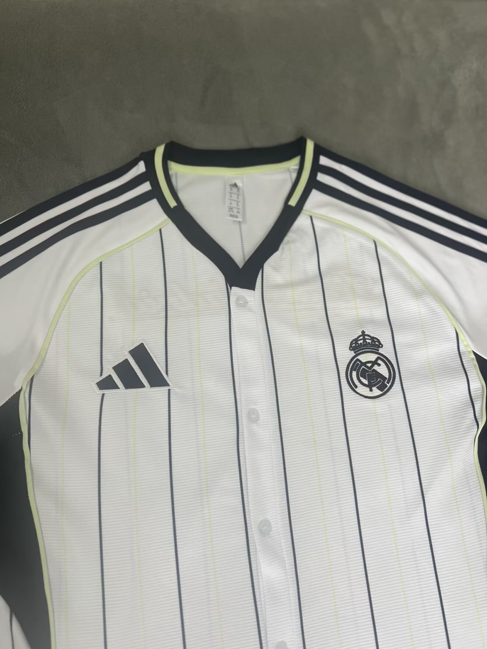 Camisa Real Madrid 2025 US Pack Lifestyle Adidas Masculina – Branca com Listras