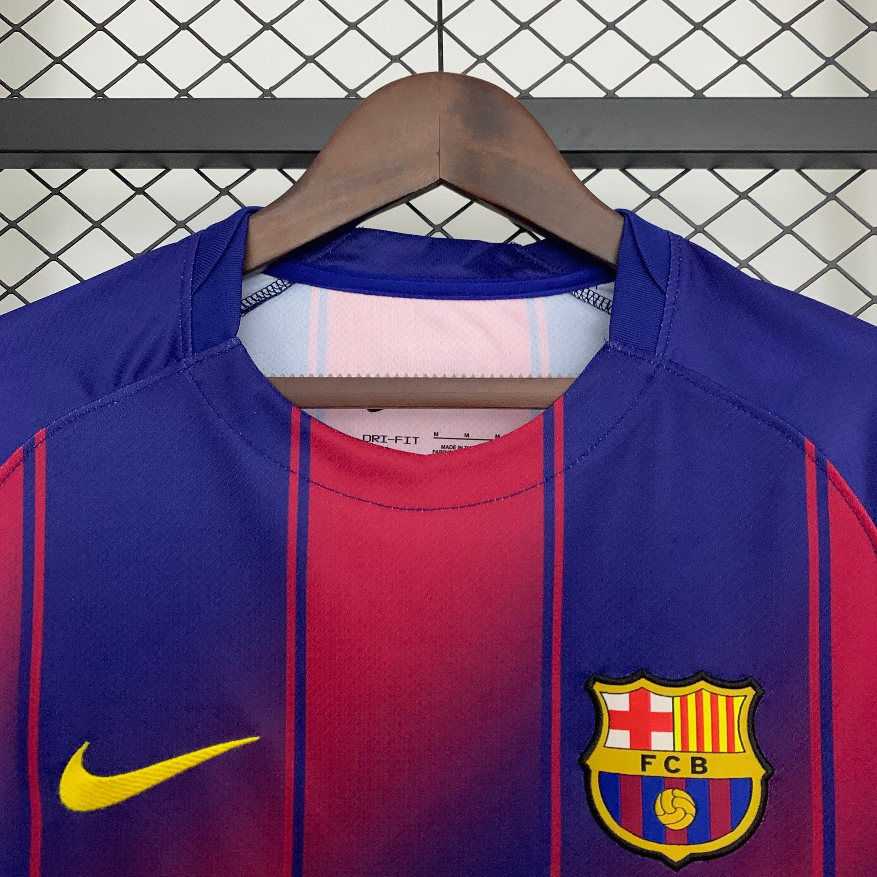 Camisa Barcelona 25/26 Nike Torcedor - Masculina - Vermelha e Azul