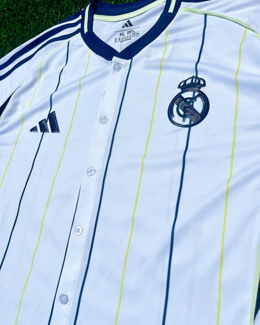 Camisa Real Madrid 2025 US Pack Lifestyle Adidas Masculina – Branca com Listras