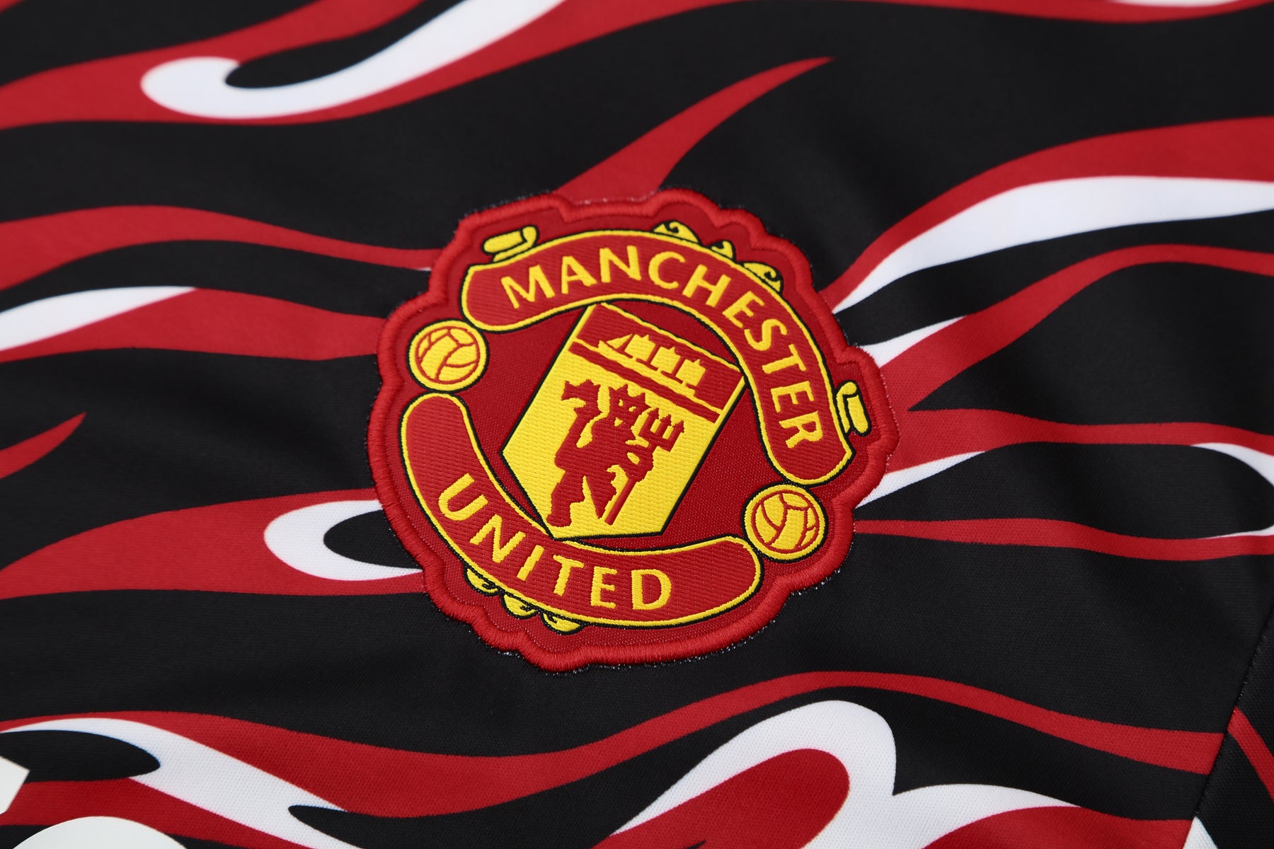 Kit Treino Manchester United 25/26 Masculino - Adidas Vermelho e Preto | Design em Chamas