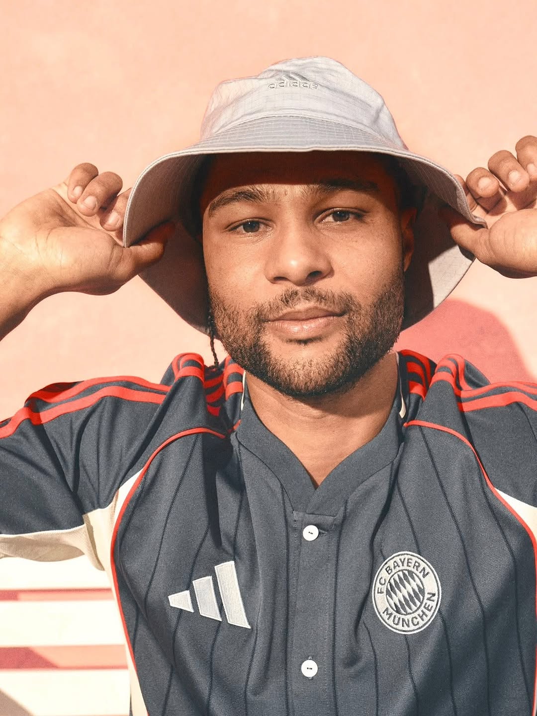 Camisa Bayern de Munique 2025 US Pack Adidas Masculina – Cinza com Listras e Botões