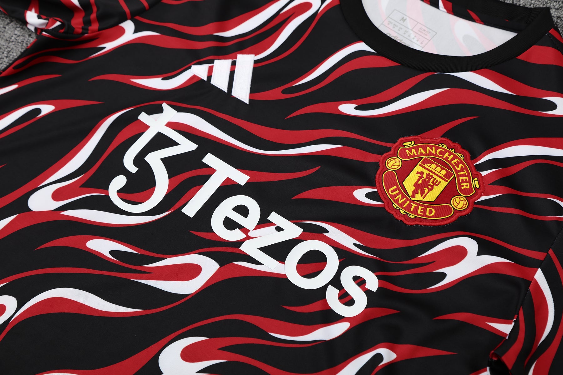 Kit Treino Manchester United 25/26 Masculino - Adidas Vermelho e Preto | Design em Chamas