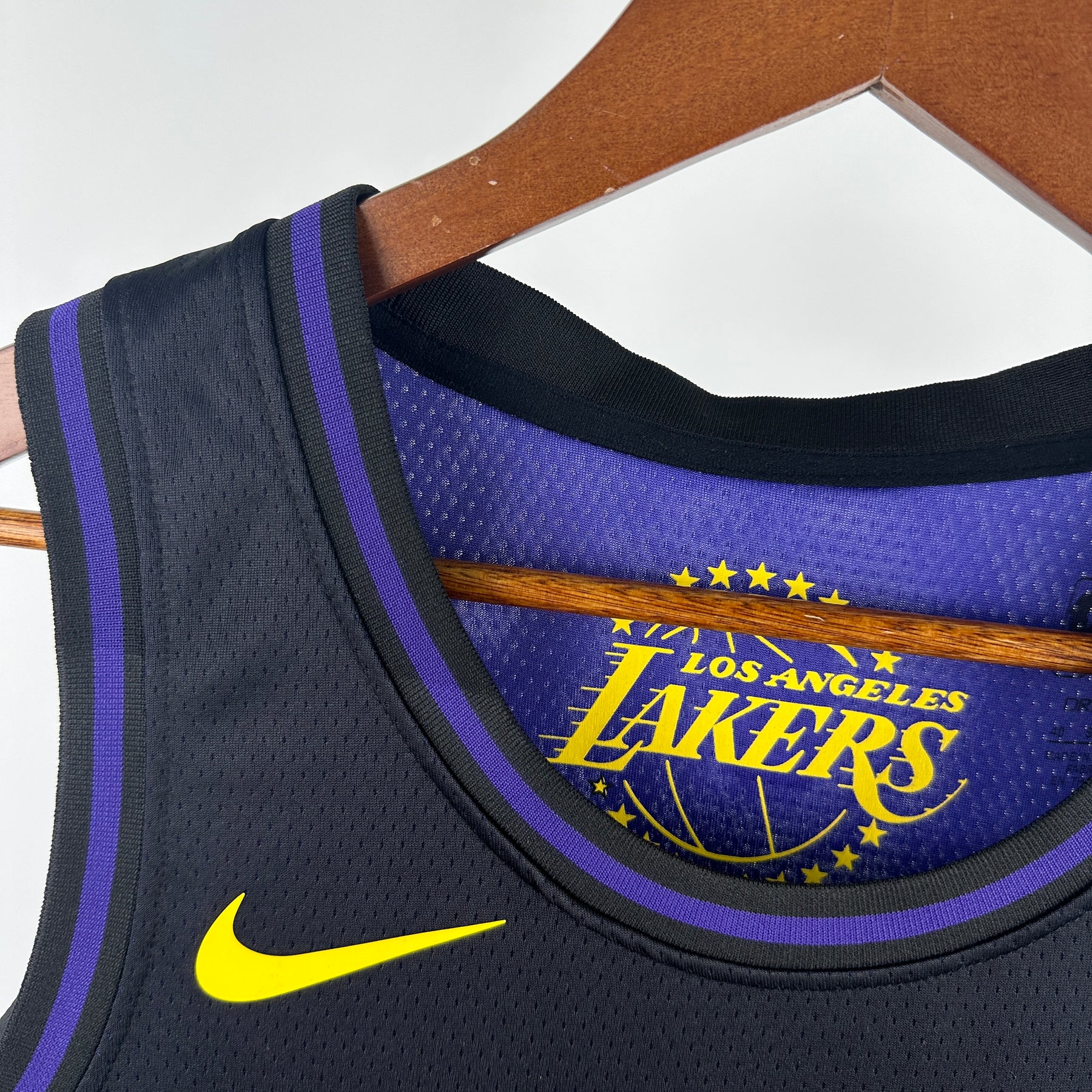 Regata NBA Los Angeles Lakers Nike 2024/25 - Roxa - City Edition - Masculina