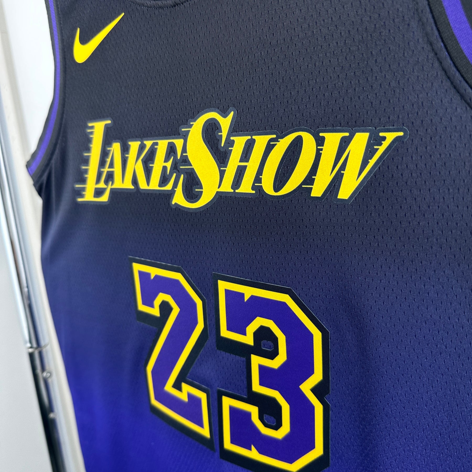 Regata NBA Los Angeles Lakers Nike 2024/25 - Roxa - City Edition - Masculina