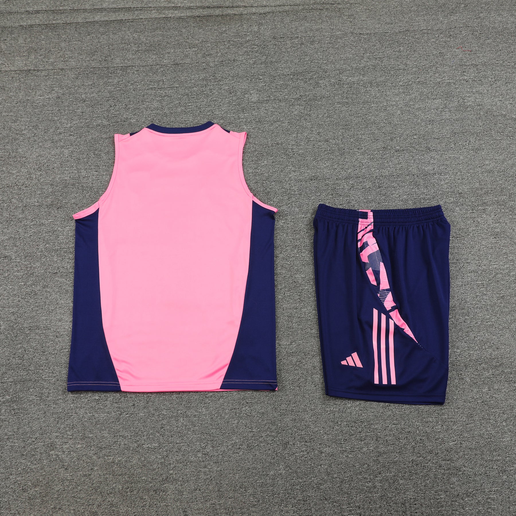 Kit de Treino Arsenal Adidas 24/25 Camisa e Bermuda Rosa e Preto