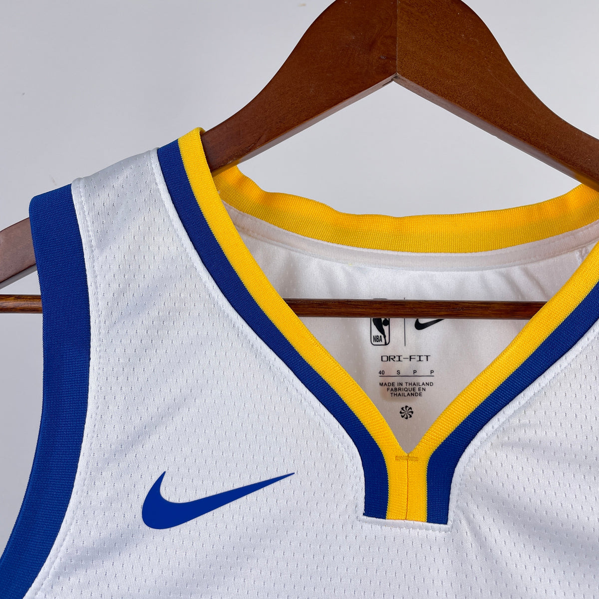 Regata NBA Golden State Warriors Stephen Curry Nike Branca Swingman - Association Edition - Masculina