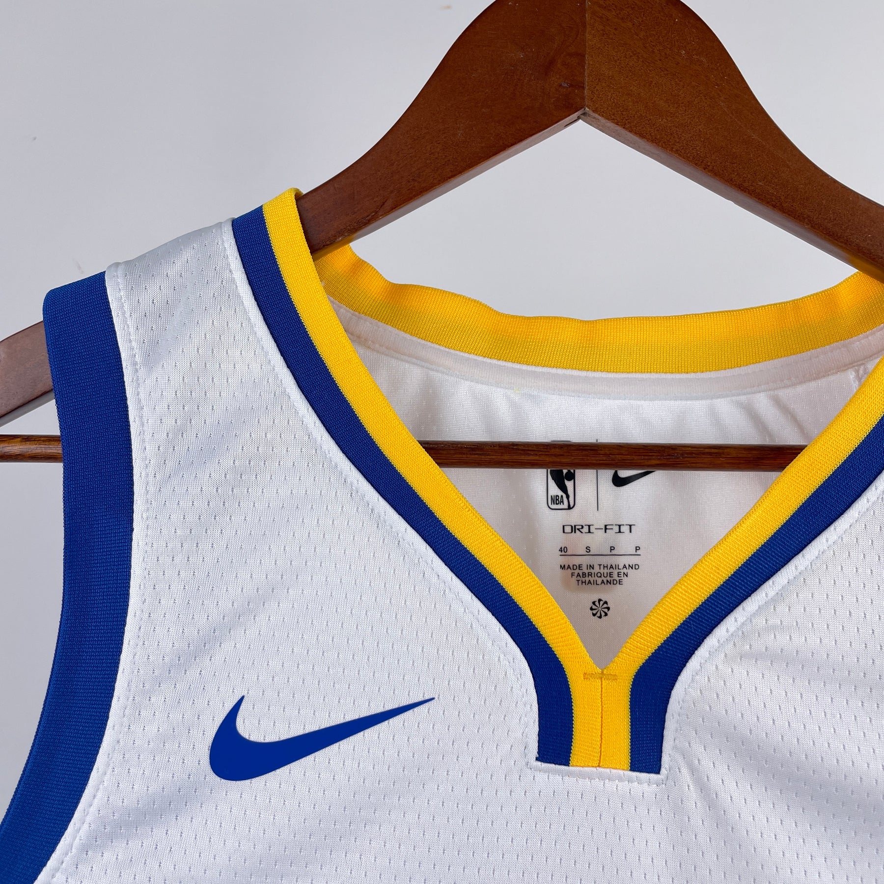 Regata NBA Golden State Warriors Stephen Curry Nike Branca Swingman - Association Edition - Masculina