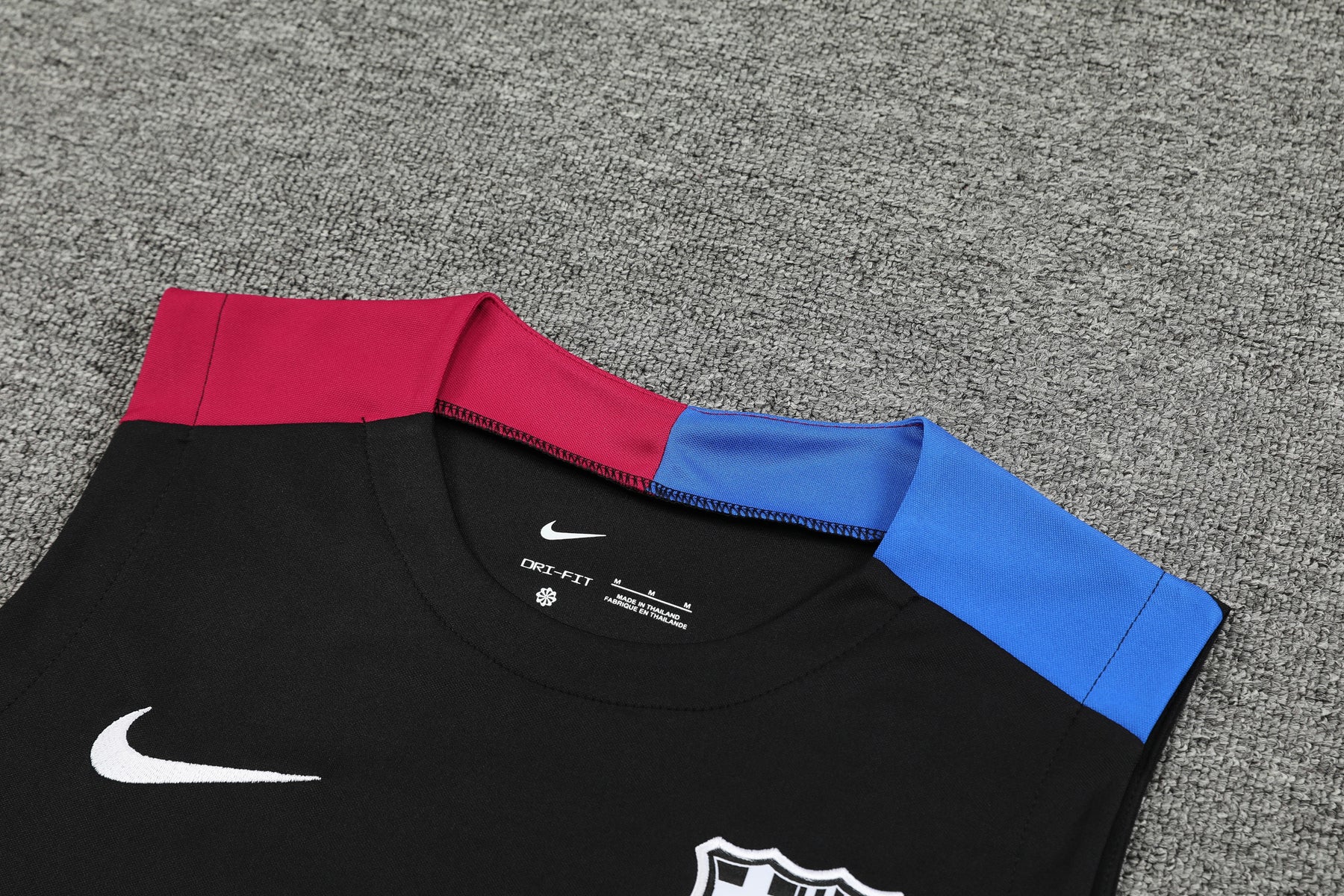 Kit de Treino Barcelona Nike 24/25 Camisa e Bermuda Preto