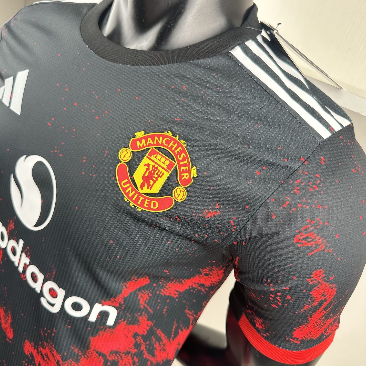 Camisa Manchester United 2024-25 Preto e Vermelho - Versão do Jogador