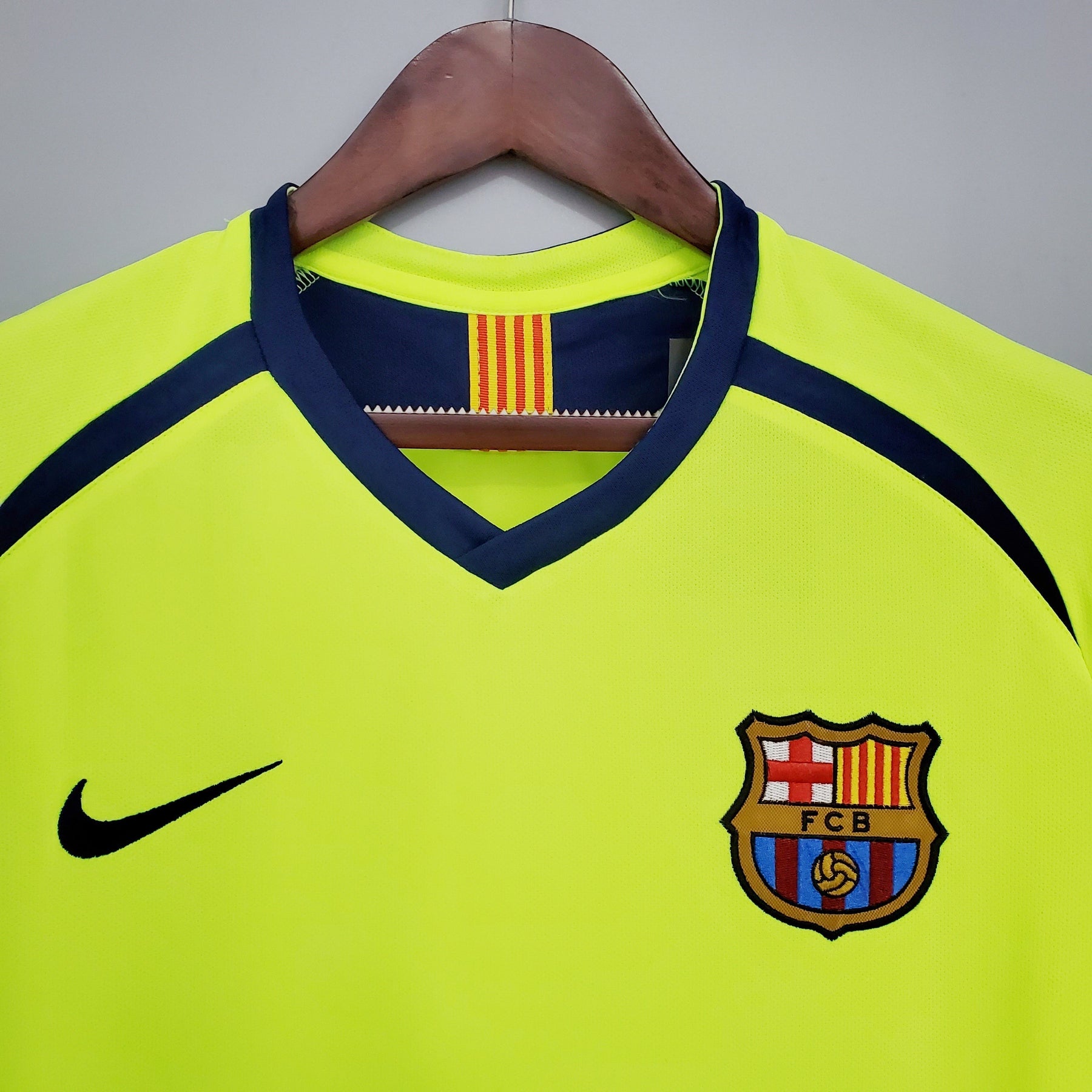 Camisa Barcelona II 05/06 Retrô Masculino - Verde