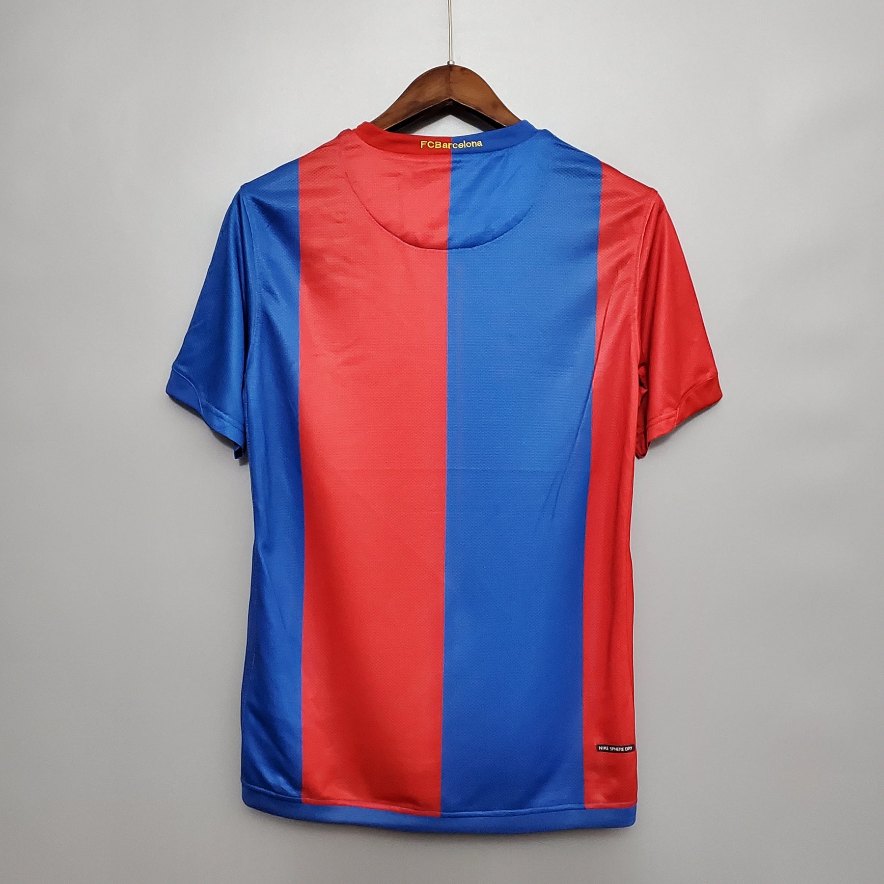 Camisa Barcelona Retrô Home 05/06 Torcedor Masculina - Vermelha e Azul