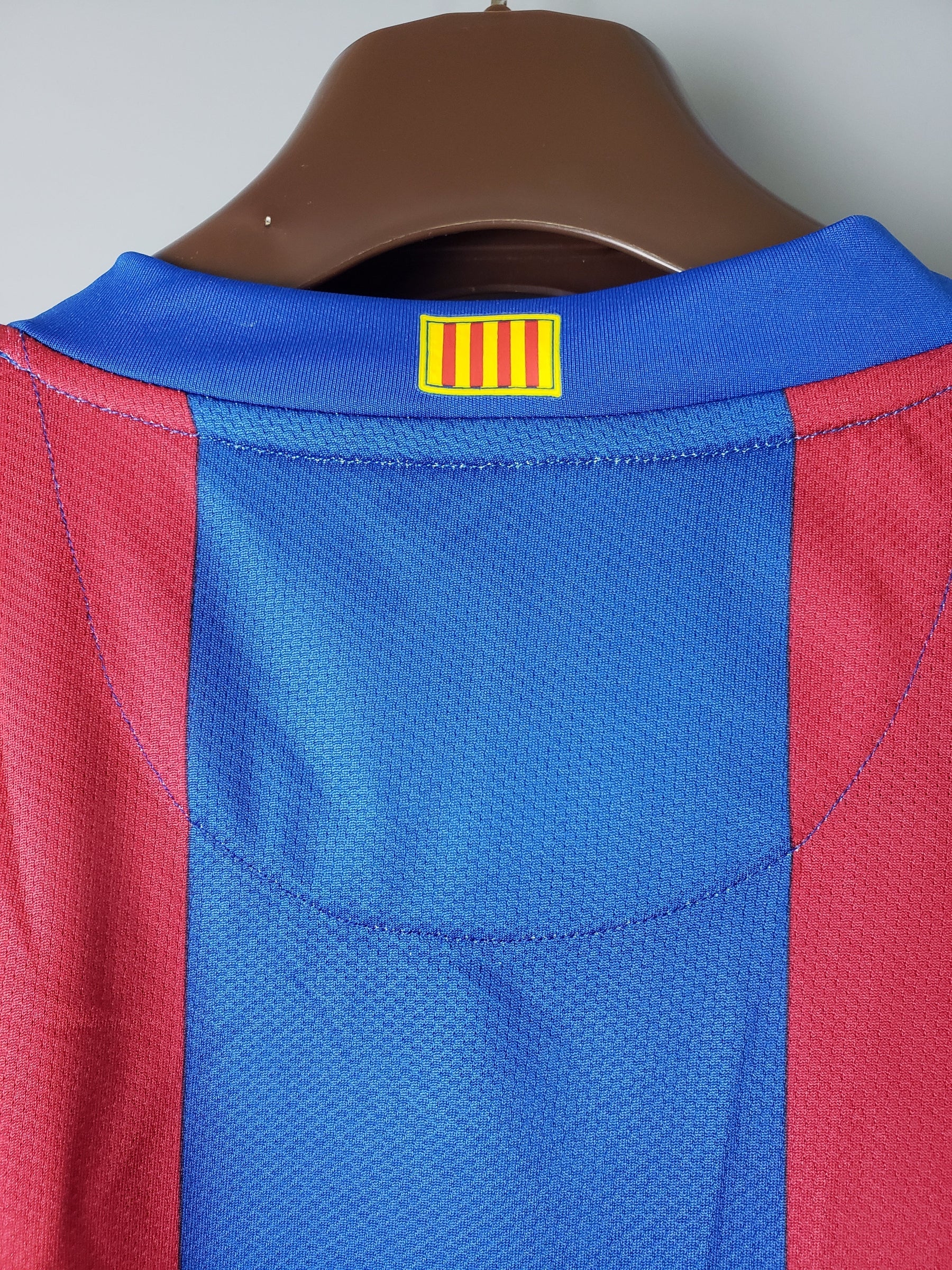 Camisa Retrô Barcelona Home 07/08 - Azul e Grená | Edição Clássica e Memorável