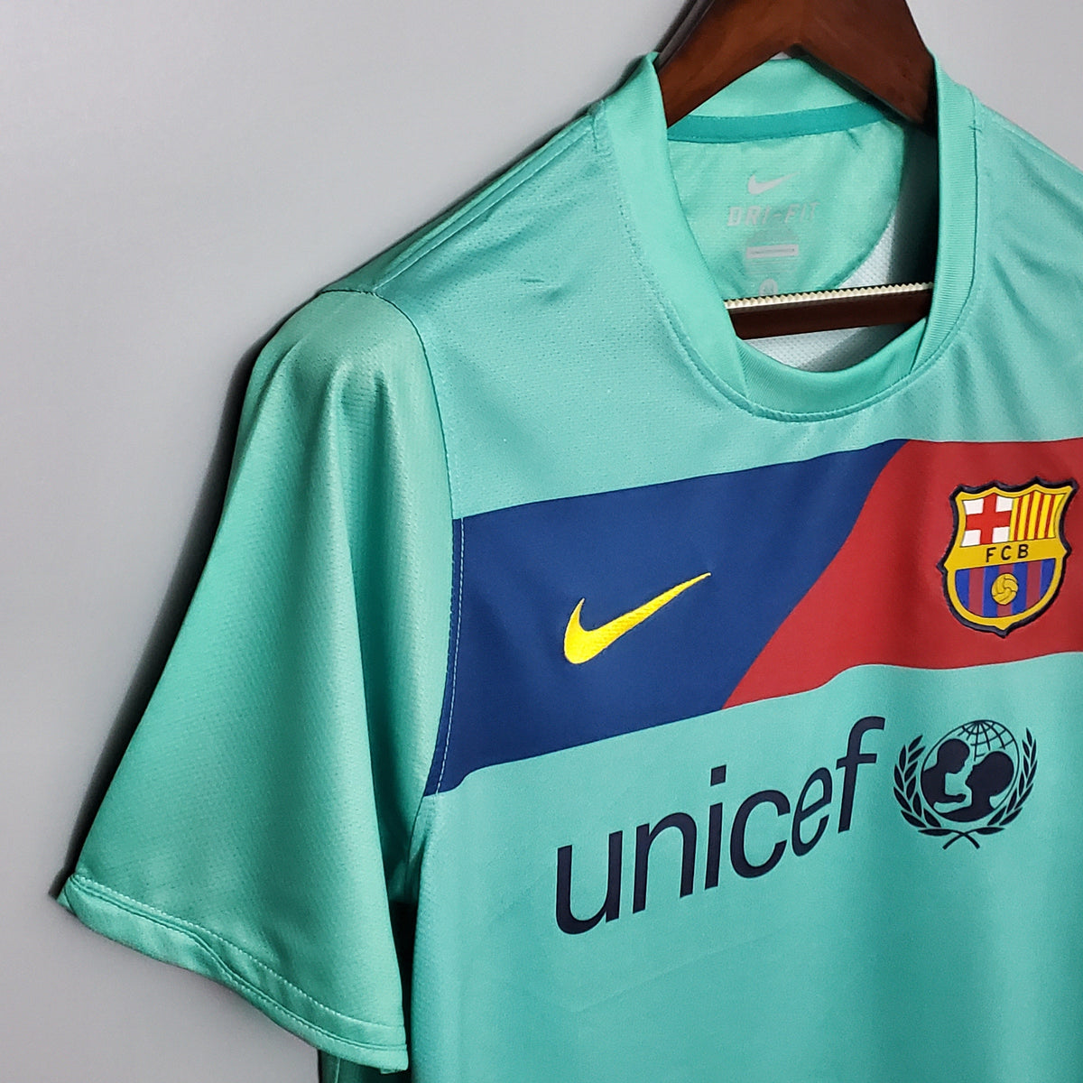 Camisa Retrô Barcelona Away 10/11 - Verde Água | Edição Icônica e Memorável