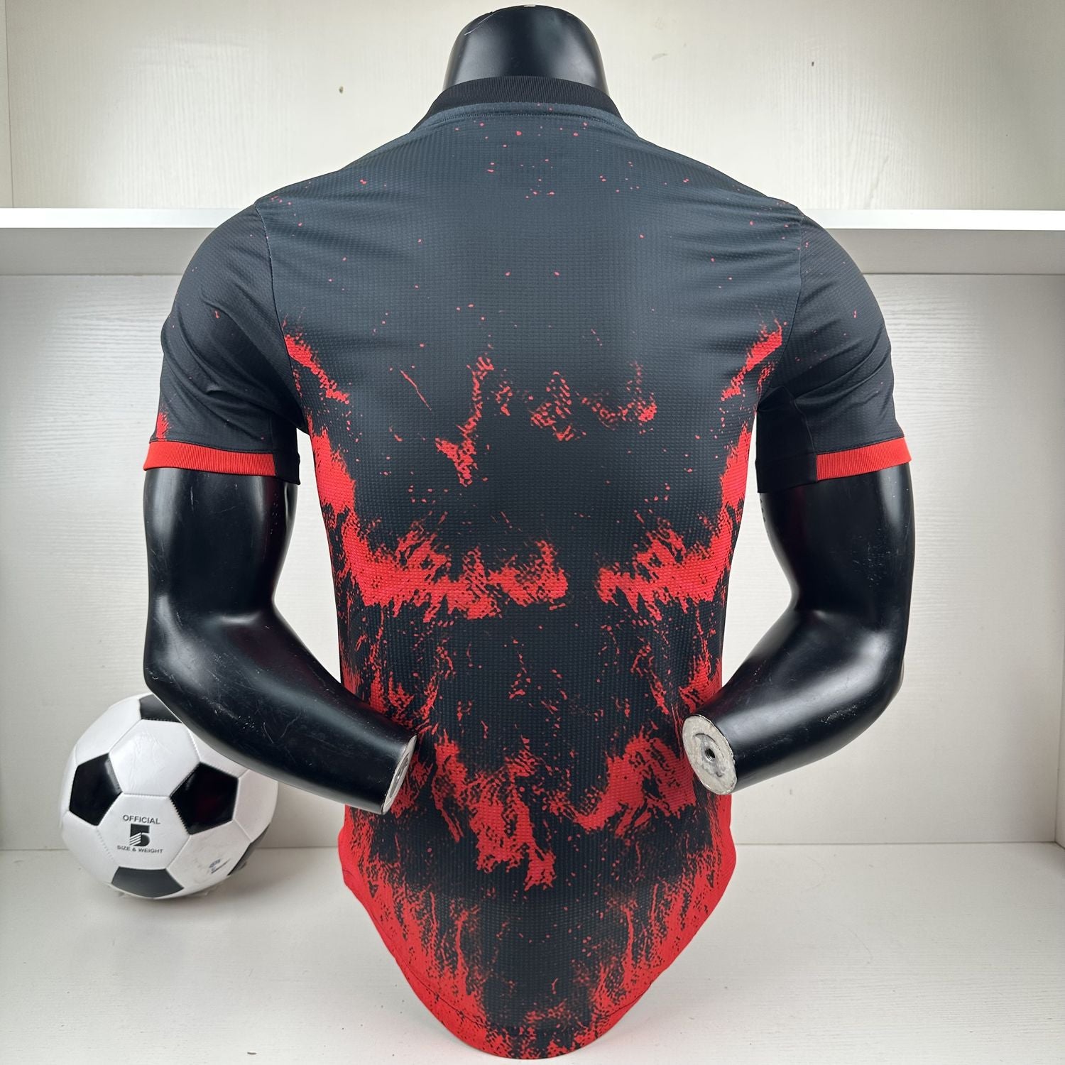 Camisa Manchester United 2024-25 Preto e Vermelho - Versão do Jogador