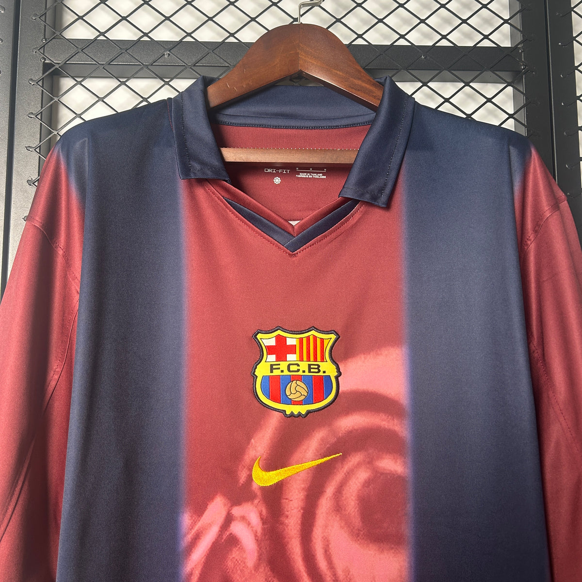 Camisa Retrô Barcelona 2004/05 x Travis Scott - Edição Especial 2025