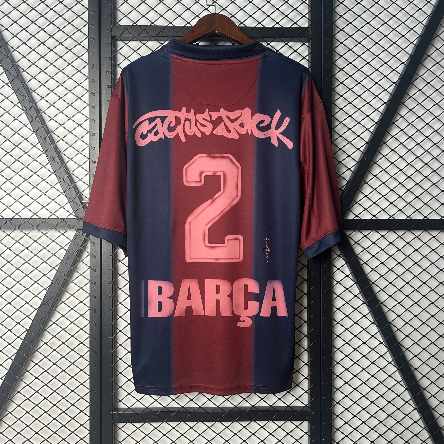 Camisa Retrô Barcelona 2004/05 x Travis Scott - Edição Especial 2025